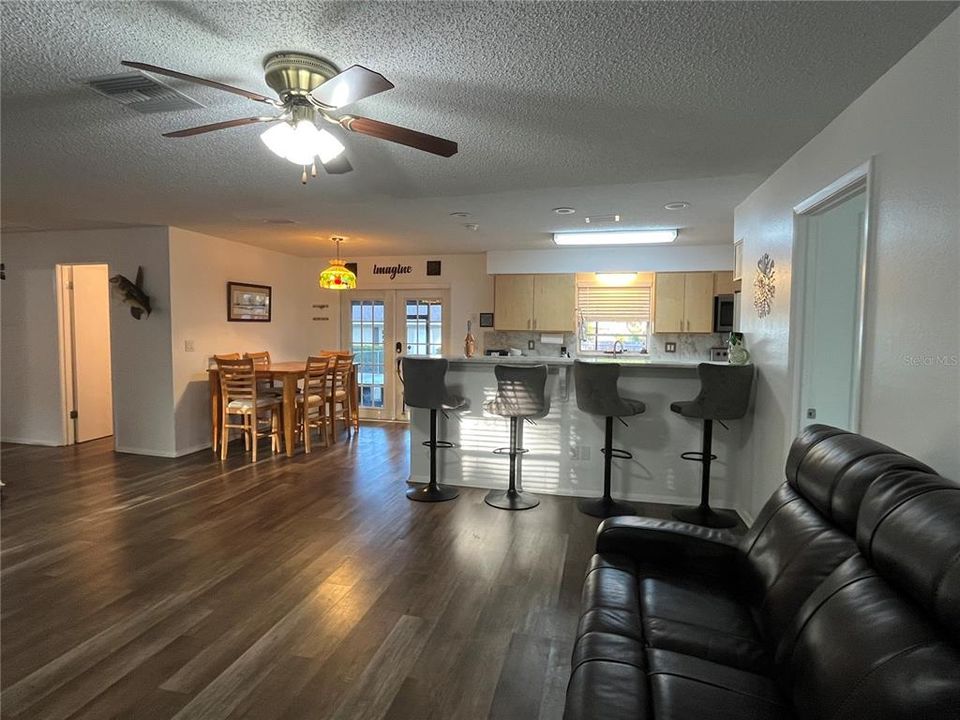 For Sale: $310,000 (3 beds, 2 baths, 1300 Square Feet)