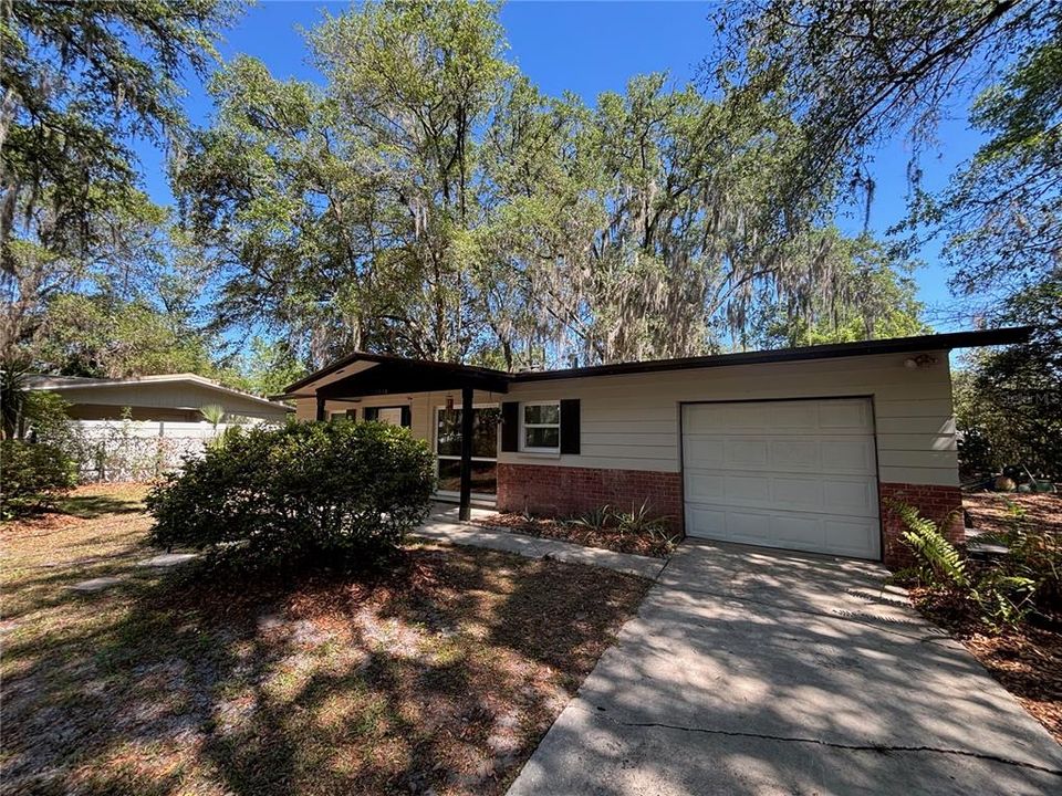 Active With Contract: $195,000 (3 beds, 1 baths, 972 Square Feet)