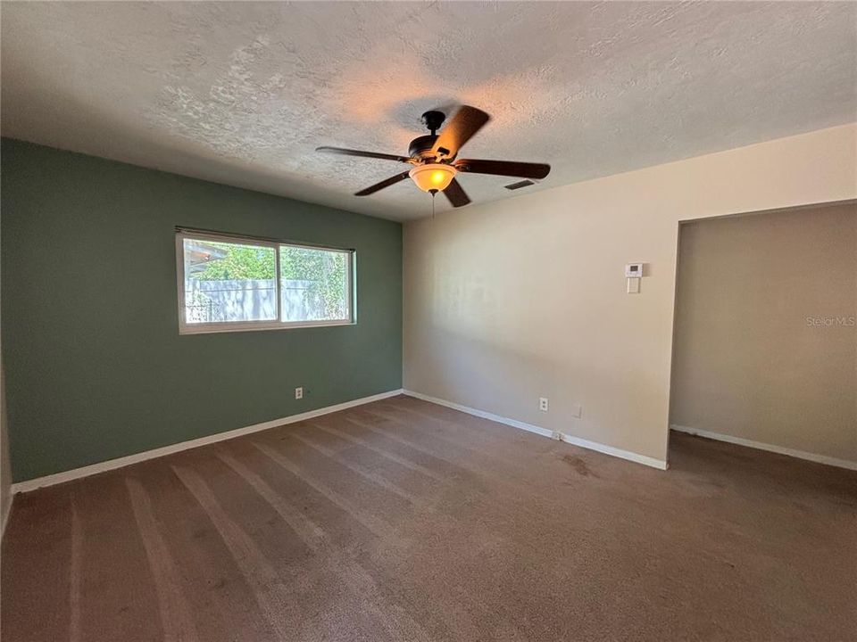 Active With Contract: $195,000 (3 beds, 1 baths, 972 Square Feet)