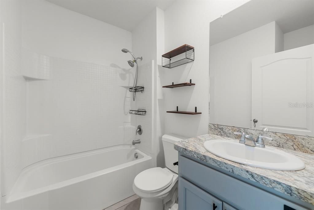 Activo con contrato: $239,990 (3 camas, 2 baños, 1426 Pies cuadrados)