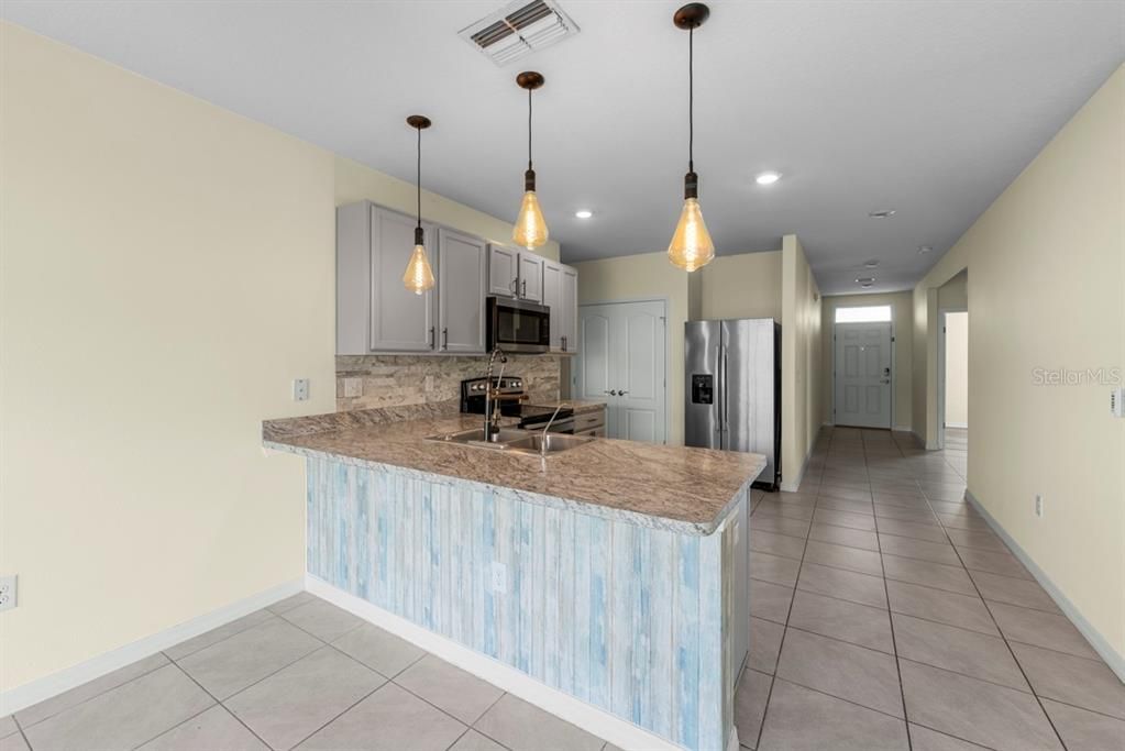 Activo con contrato: $239,990 (3 camas, 2 baños, 1426 Pies cuadrados)