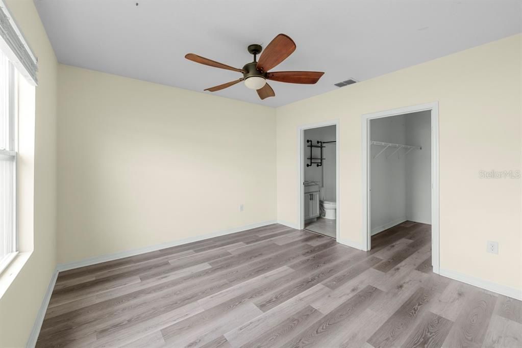 Activo con contrato: $239,990 (3 camas, 2 baños, 1426 Pies cuadrados)