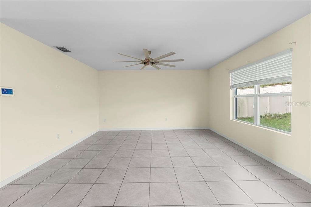 Activo con contrato: $239,990 (3 camas, 2 baños, 1426 Pies cuadrados)