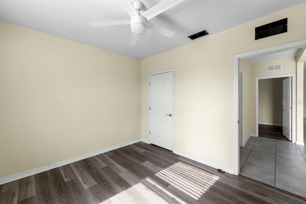Activo con contrato: $239,990 (3 camas, 2 baños, 1426 Pies cuadrados)