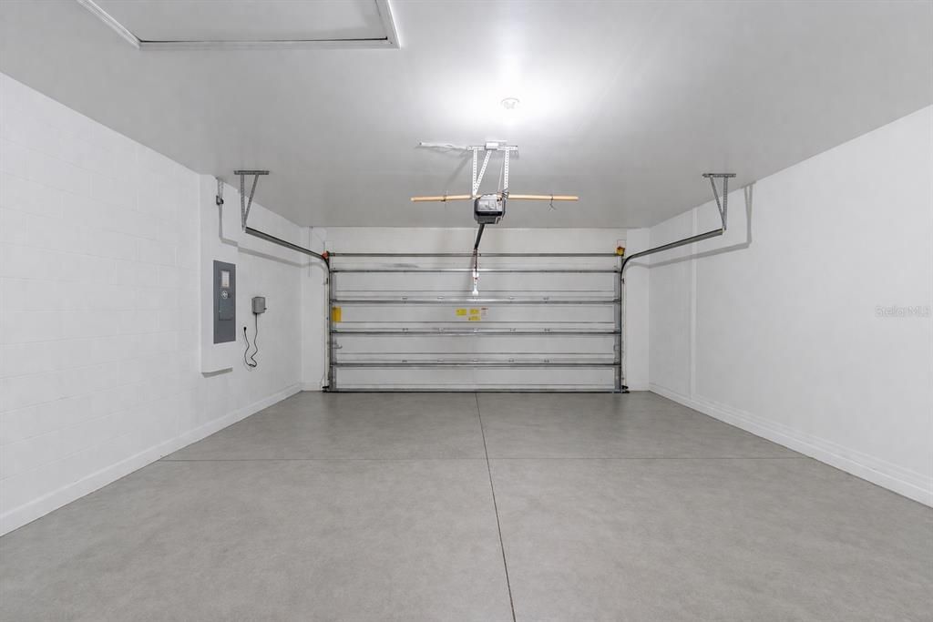 Activo con contrato: $239,990 (3 camas, 2 baños, 1426 Pies cuadrados)