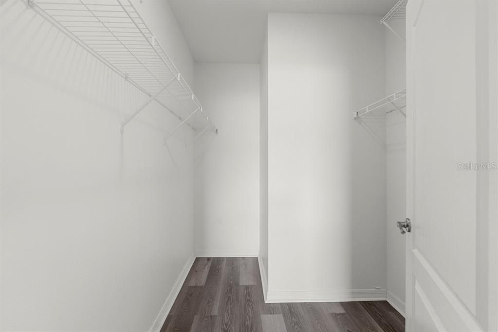 Activo con contrato: $239,990 (3 camas, 2 baños, 1426 Pies cuadrados)