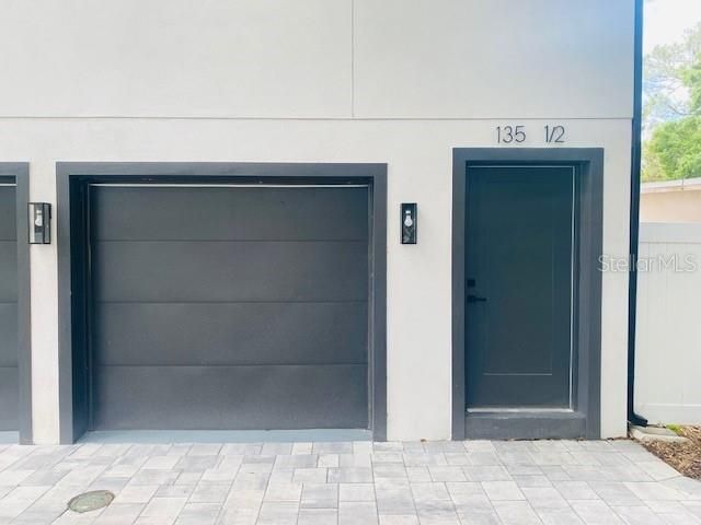 Active With Contract: $1,895 (1 beds, 1 baths, 800 Square Feet)