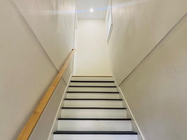 Active With Contract: $1,895 (1 beds, 1 baths, 800 Square Feet)