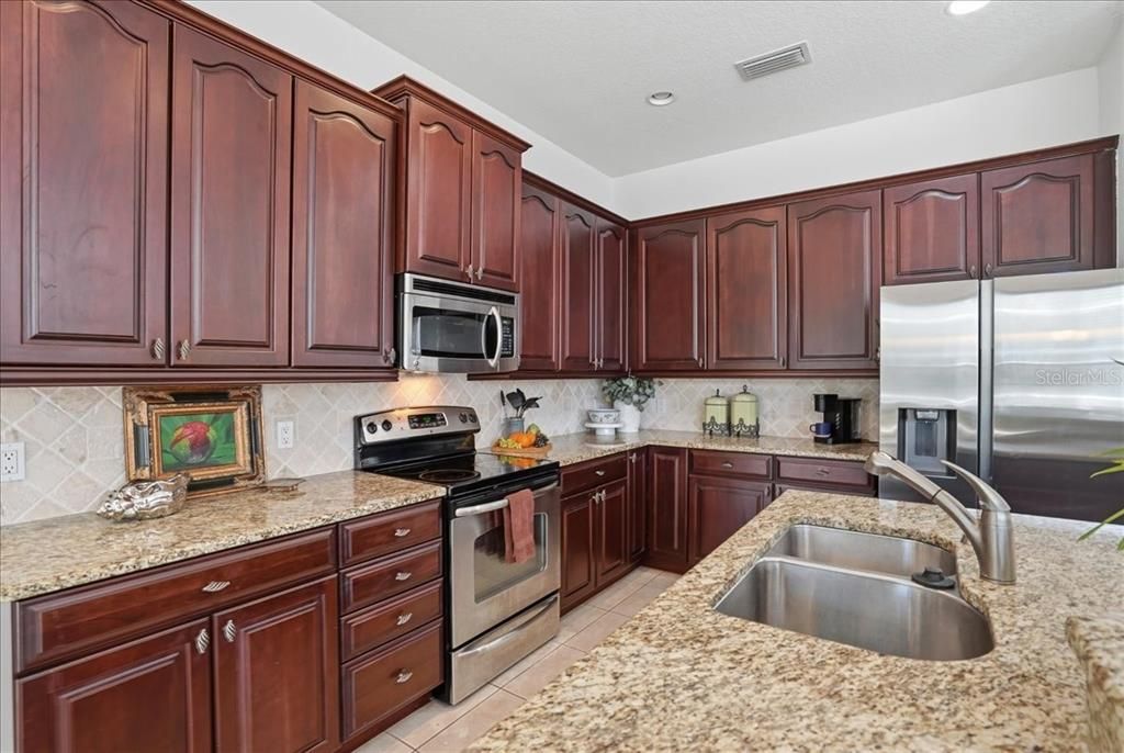 For Sale: $549,000 (3 beds, 3 baths, 2909 Square Feet)