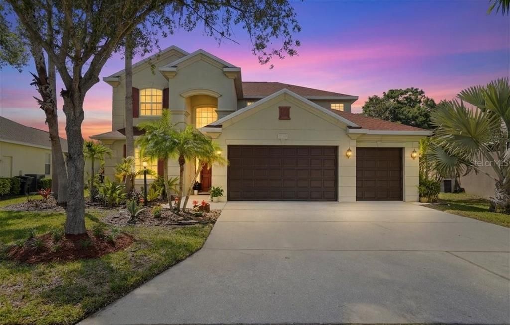 For Sale: $549,000 (3 beds, 3 baths, 2909 Square Feet)