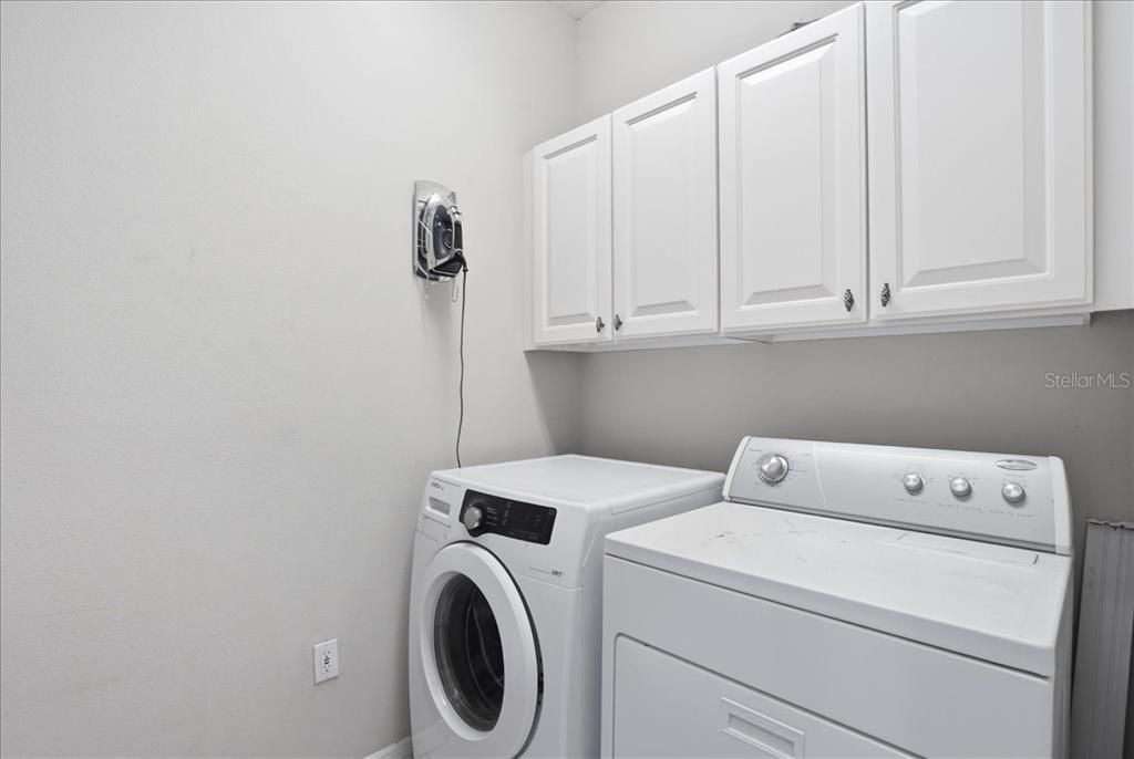 For Sale: $549,000 (3 beds, 3 baths, 2909 Square Feet)