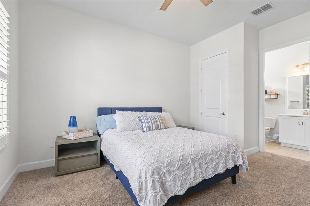 В аренду: $3,100 (2 спален, 2 ванн, 2432 Квадратных фут)