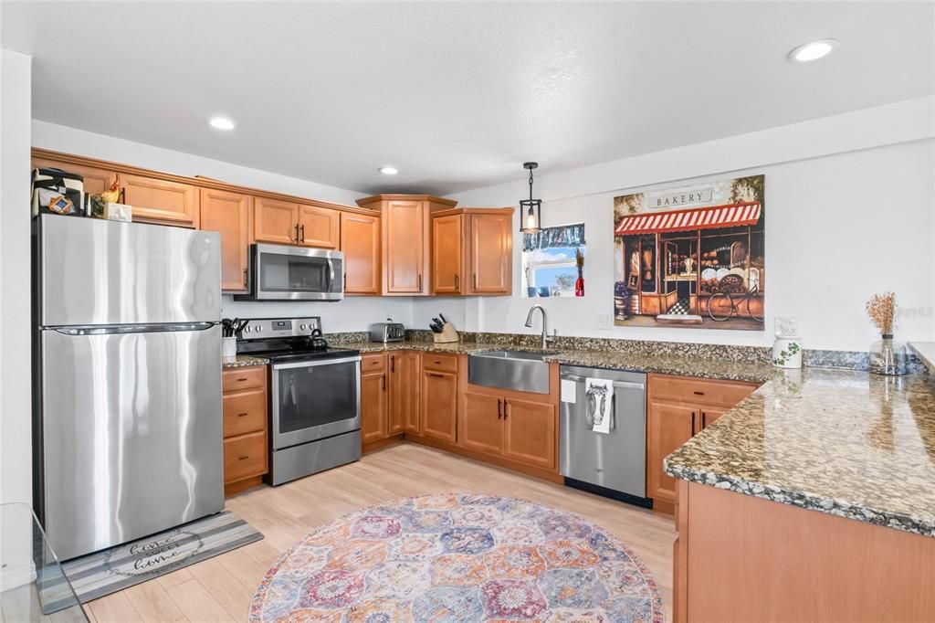 For Sale: $898,000 (2 beds, 1 baths, 3520 Square Feet)