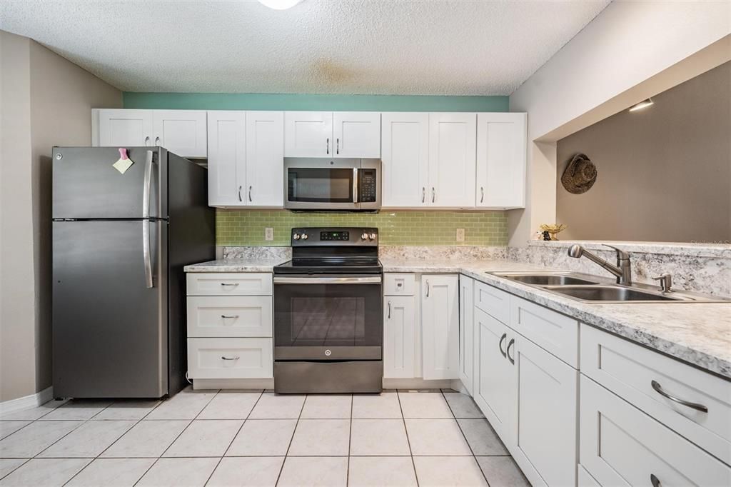 En Venta: $310,000 (2 camas, 2 baños, 939 Pies cuadrados)