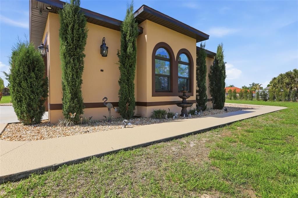 For Sale: $1,250,000 (6 beds, 4 baths, 3895 Square Feet)