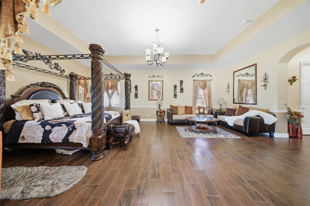 For Sale: $1,250,000 (6 beds, 4 baths, 3895 Square Feet)