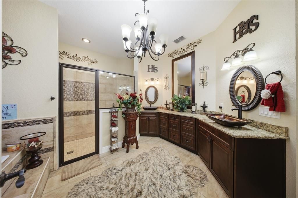 For Sale: $1,250,000 (6 beds, 4 baths, 3895 Square Feet)