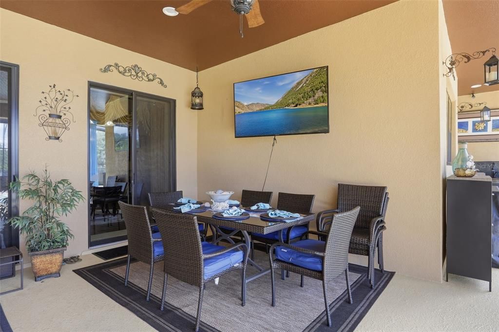 For Sale: $1,250,000 (6 beds, 4 baths, 3895 Square Feet)