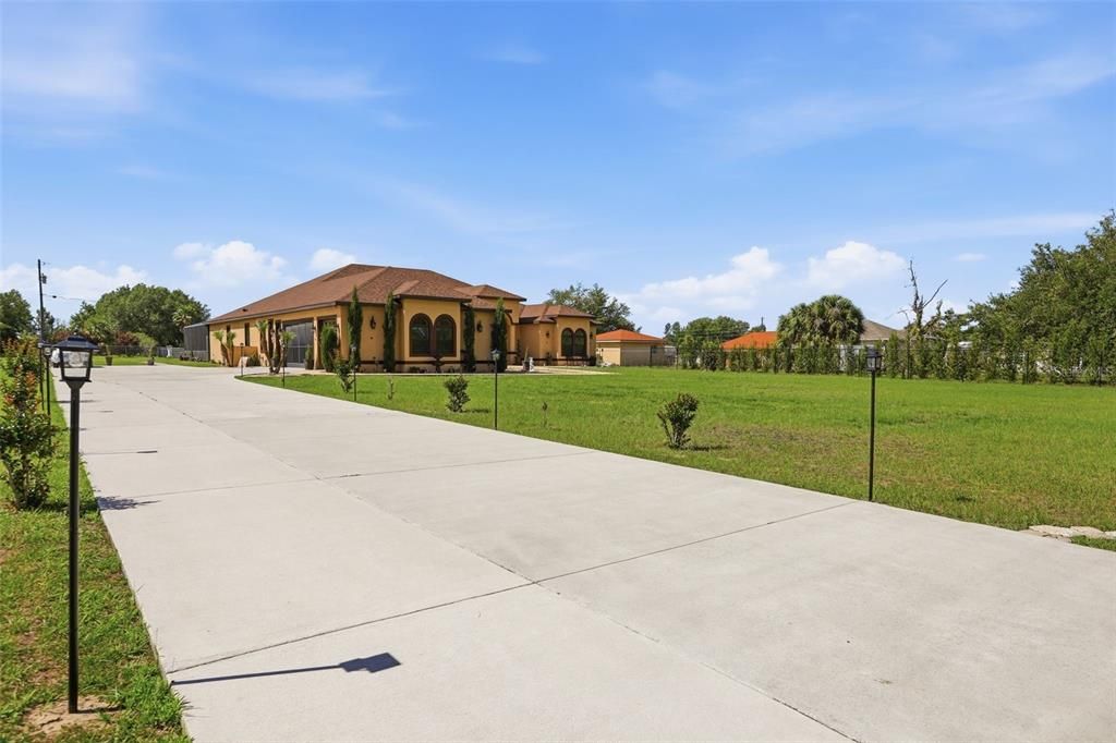 For Sale: $1,250,000 (6 beds, 4 baths, 3895 Square Feet)