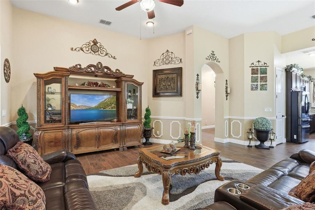For Sale: $1,250,000 (6 beds, 4 baths, 3895 Square Feet)