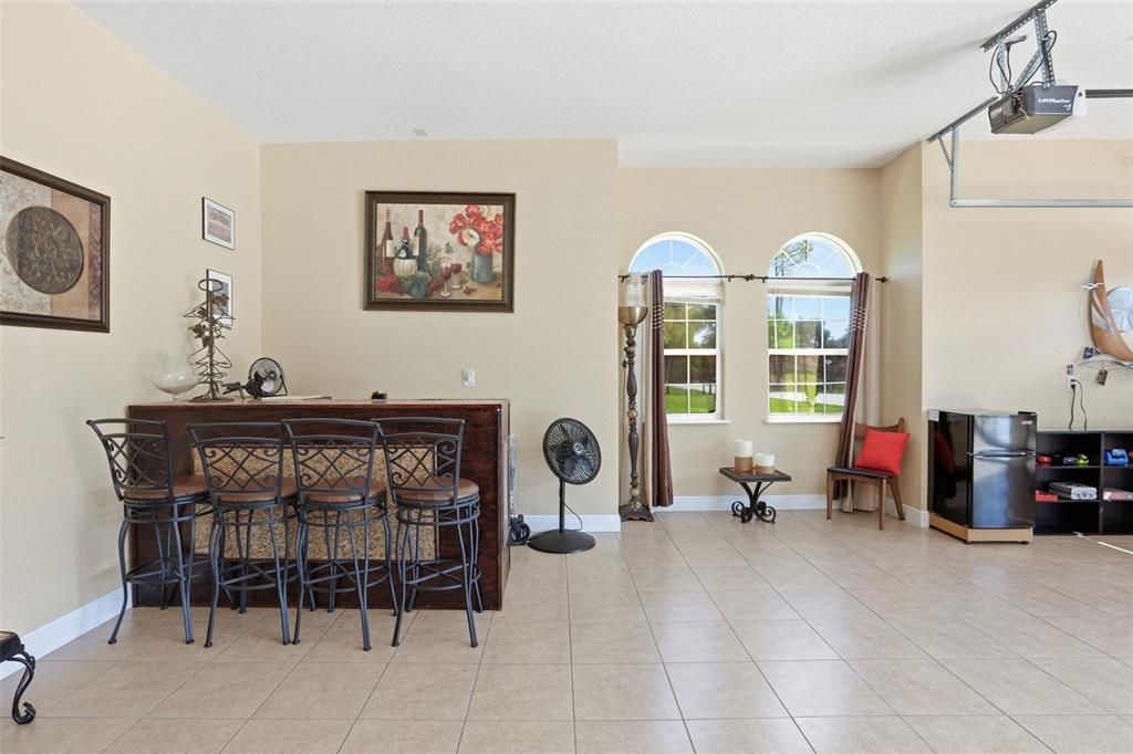 For Sale: $1,250,000 (6 beds, 4 baths, 3895 Square Feet)