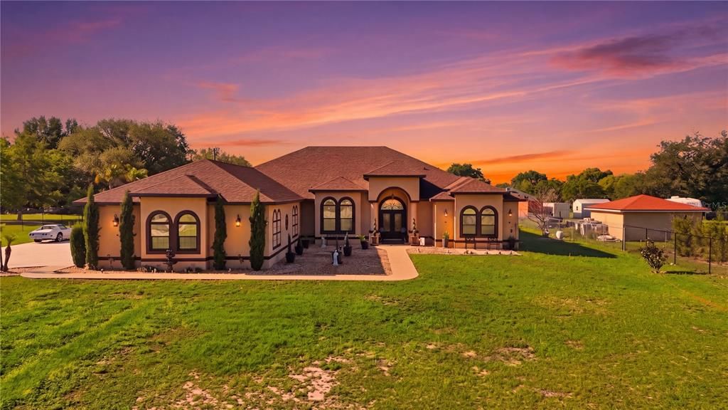 For Sale: $1,250,000 (6 beds, 4 baths, 3895 Square Feet)
