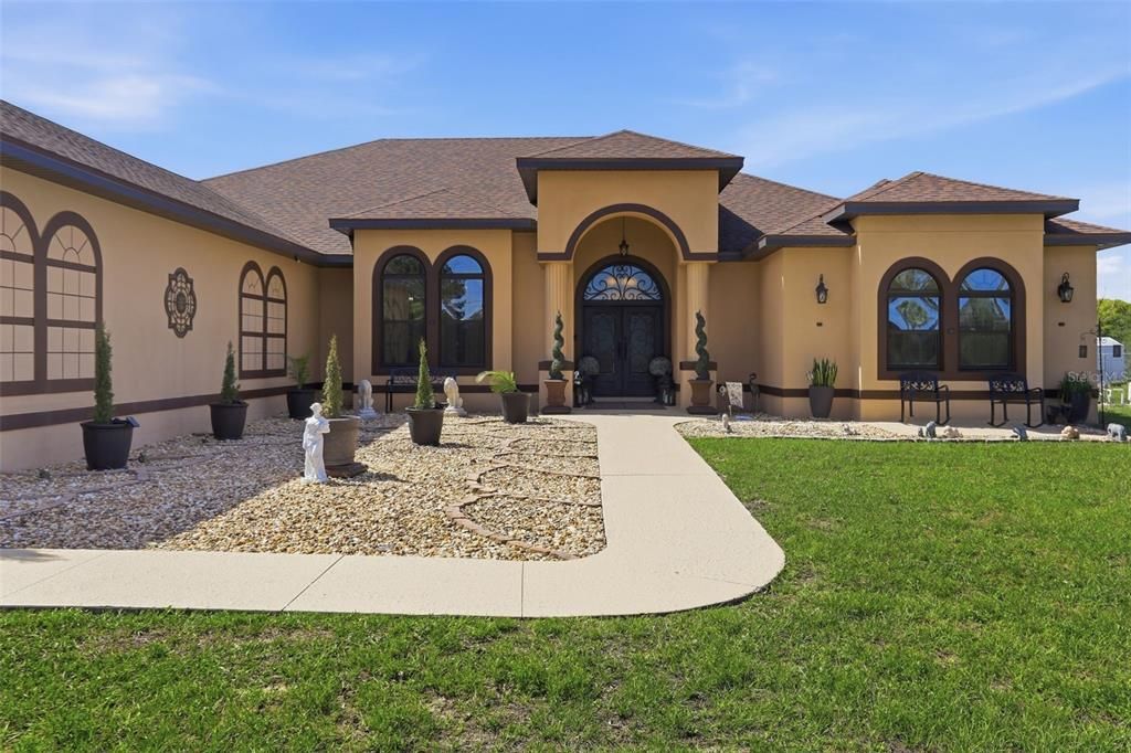 For Sale: $1,250,000 (6 beds, 4 baths, 3895 Square Feet)