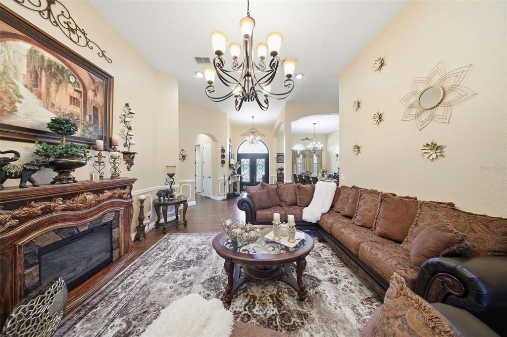 For Sale: $1,250,000 (6 beds, 4 baths, 3895 Square Feet)