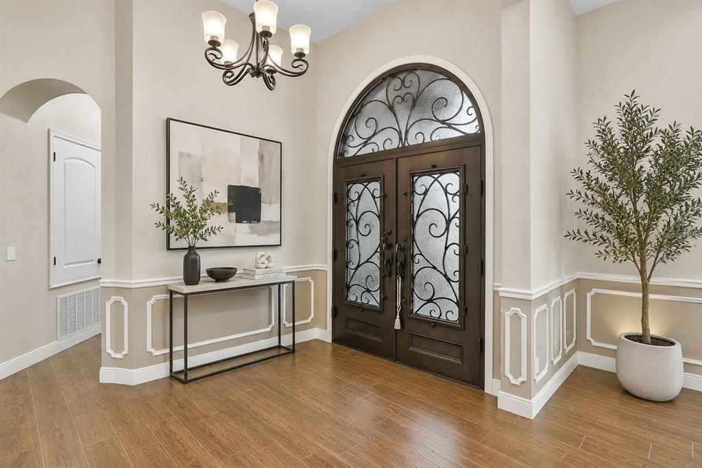 For Sale: $1,250,000 (6 beds, 4 baths, 3895 Square Feet)