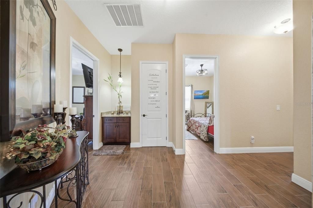 For Sale: $1,250,000 (6 beds, 4 baths, 3895 Square Feet)