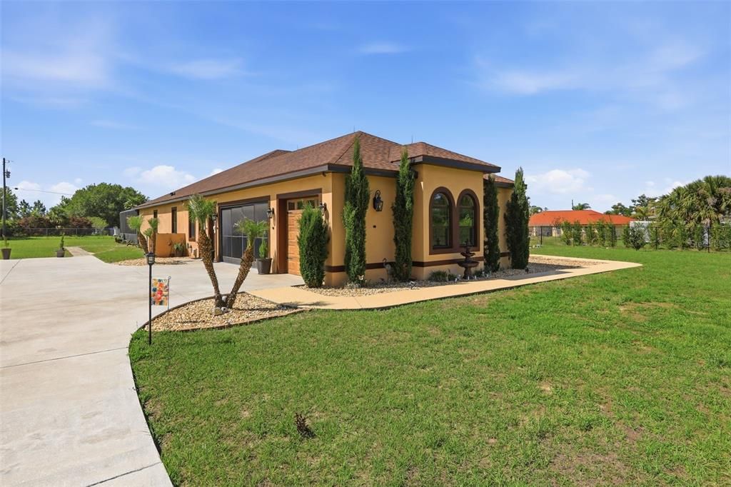 For Sale: $1,250,000 (6 beds, 4 baths, 3895 Square Feet)