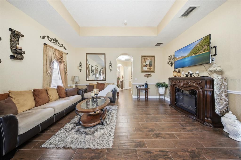 For Sale: $1,250,000 (6 beds, 4 baths, 3895 Square Feet)