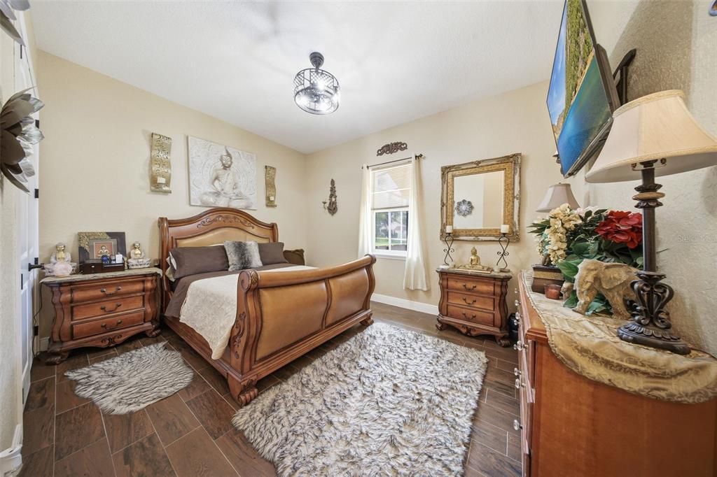For Sale: $1,250,000 (6 beds, 4 baths, 3895 Square Feet)