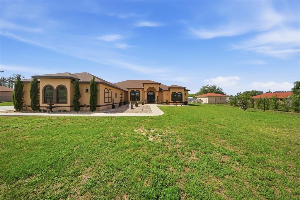 For Sale: $1,250,000 (6 beds, 4 baths, 3895 Square Feet)
