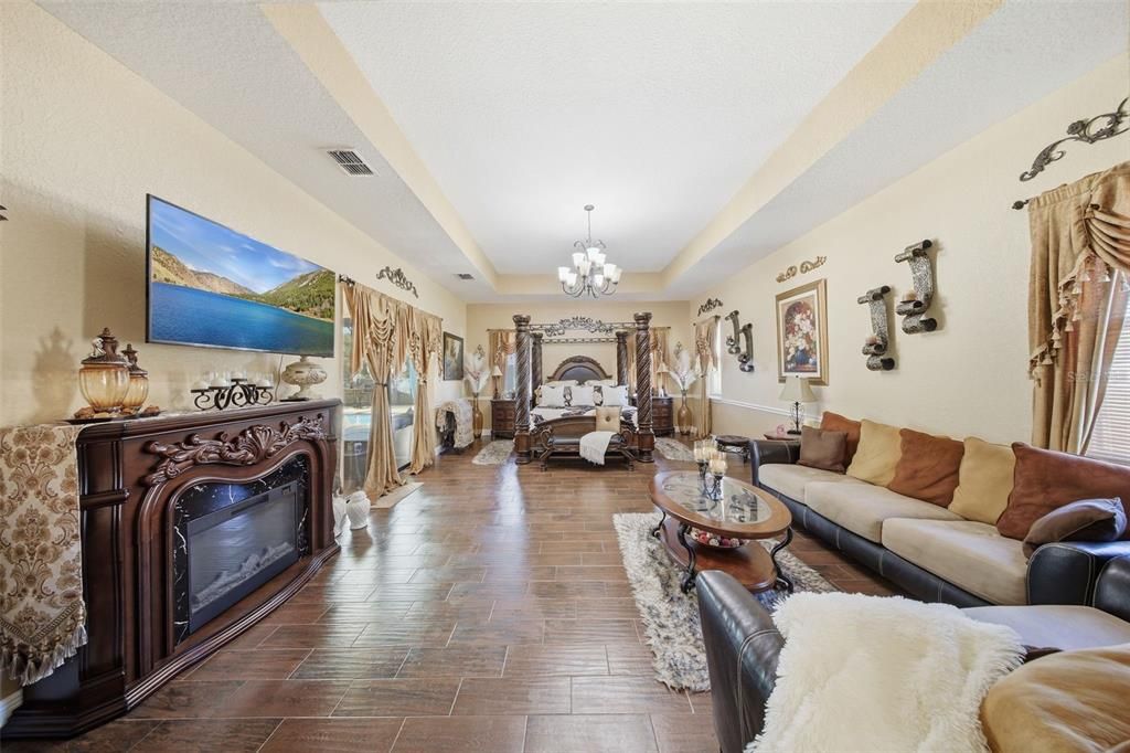 For Sale: $1,250,000 (6 beds, 4 baths, 3895 Square Feet)