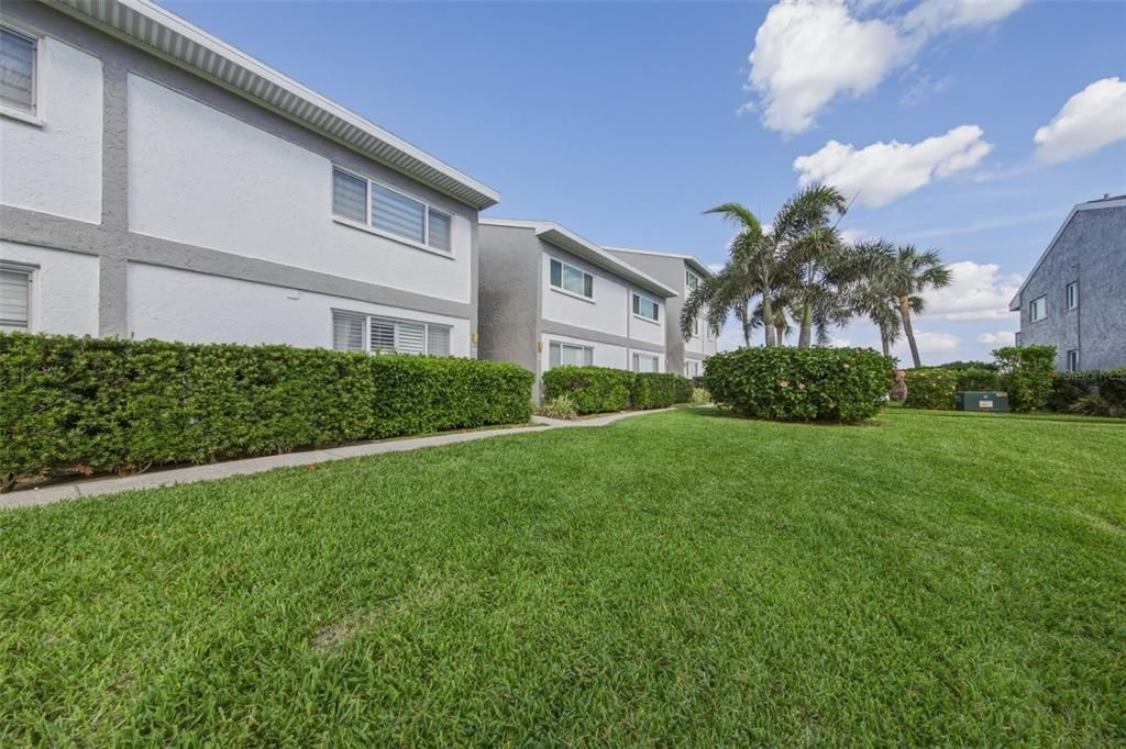 Active With Contract: $550,000 (2 beds, 2 baths, 1118 Square Feet)