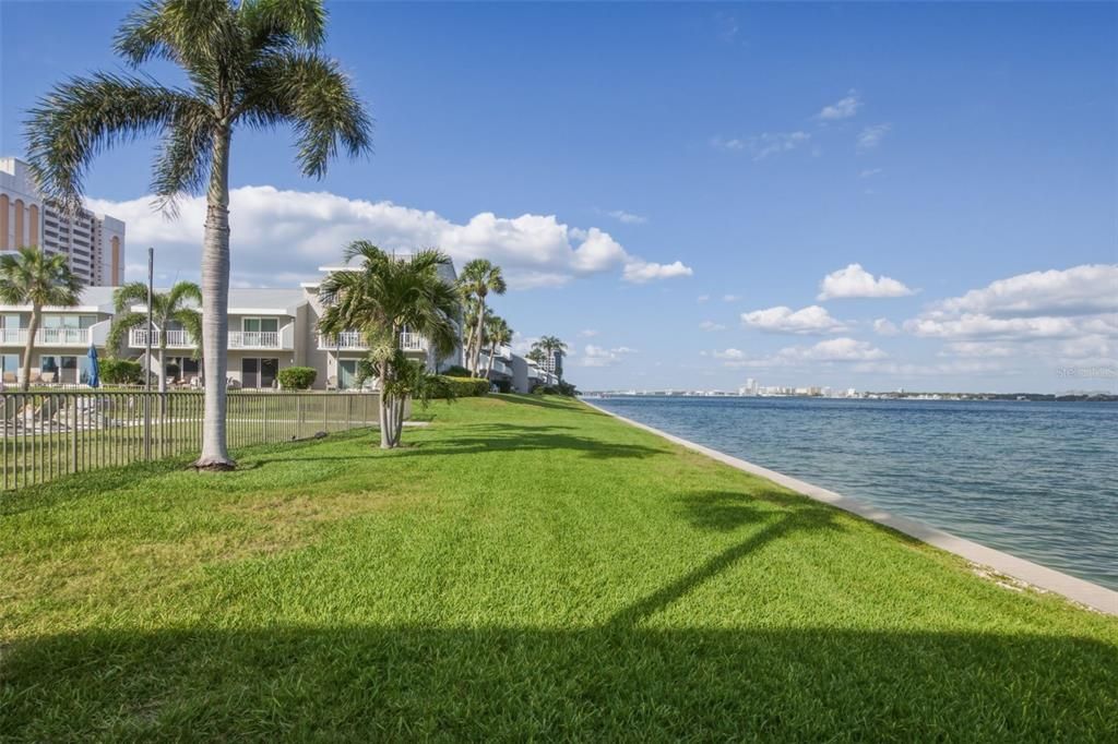 Active With Contract: $550,000 (2 beds, 2 baths, 1118 Square Feet)