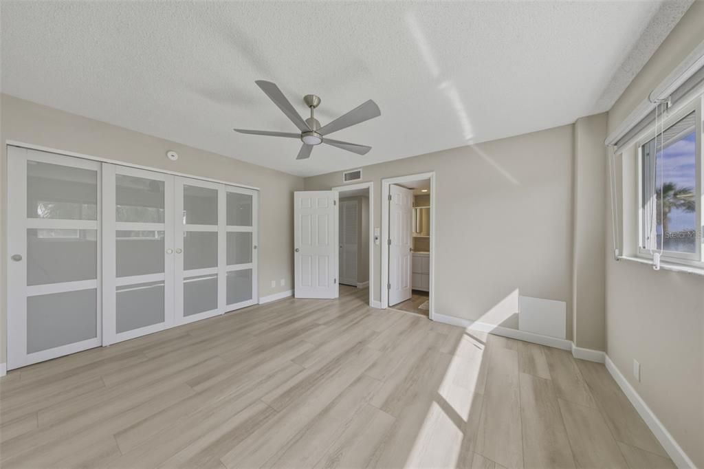 Active With Contract: $550,000 (2 beds, 2 baths, 1118 Square Feet)