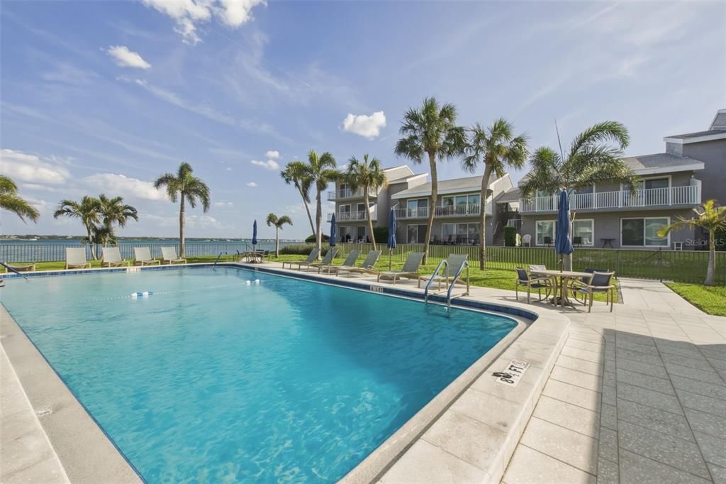 Active With Contract: $550,000 (2 beds, 2 baths, 1118 Square Feet)