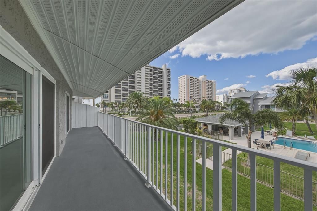 Active With Contract: $550,000 (2 beds, 2 baths, 1118 Square Feet)
