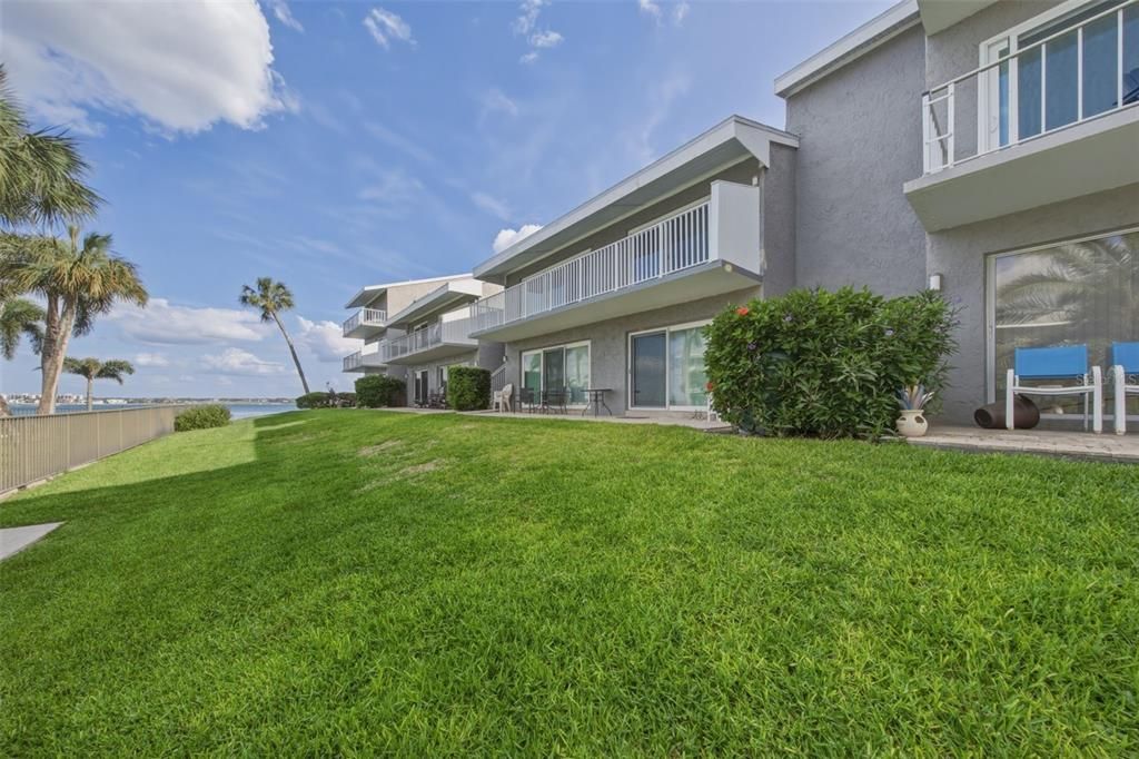 Active With Contract: $550,000 (2 beds, 2 baths, 1118 Square Feet)