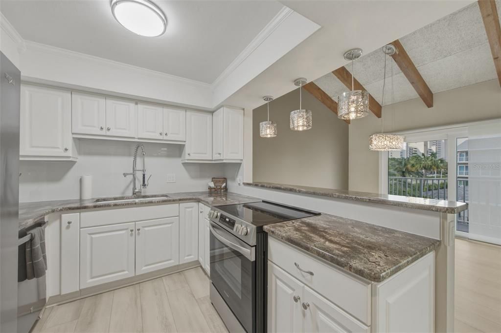 Active With Contract: $550,000 (2 beds, 2 baths, 1118 Square Feet)