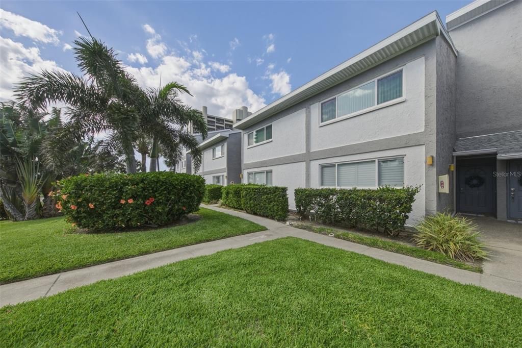 Active With Contract: $550,000 (2 beds, 2 baths, 1118 Square Feet)
