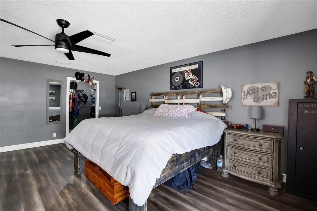 For Sale: $400,000 (4 beds, 3 baths, 2268 Square Feet)