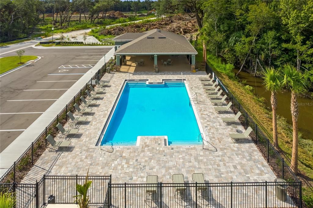 Activo con contrato: $429,990 (5 camas, 3 baños, 2601 Pies cuadrados)