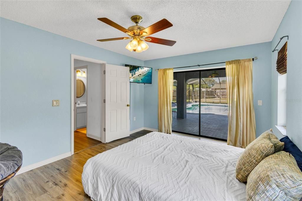 En Venta: $499,000 (3 camas, 3 baños, 2439 Pies cuadrados)