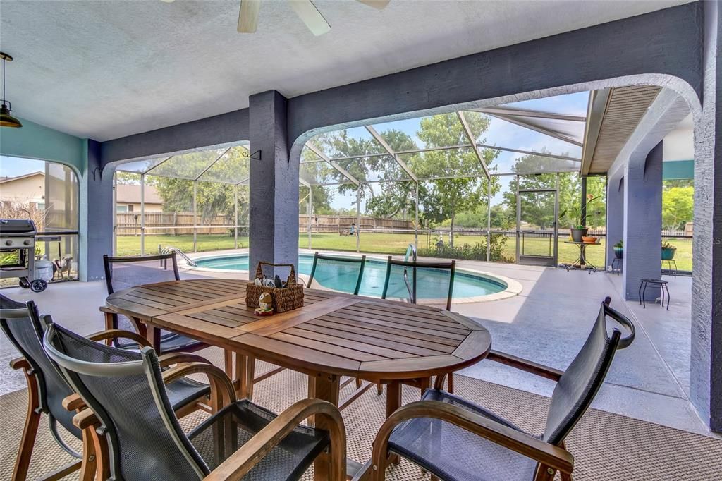 En Venta: $499,000 (3 camas, 3 baños, 2439 Pies cuadrados)