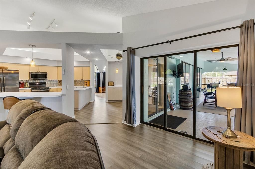 En Venta: $499,000 (3 camas, 3 baños, 2439 Pies cuadrados)