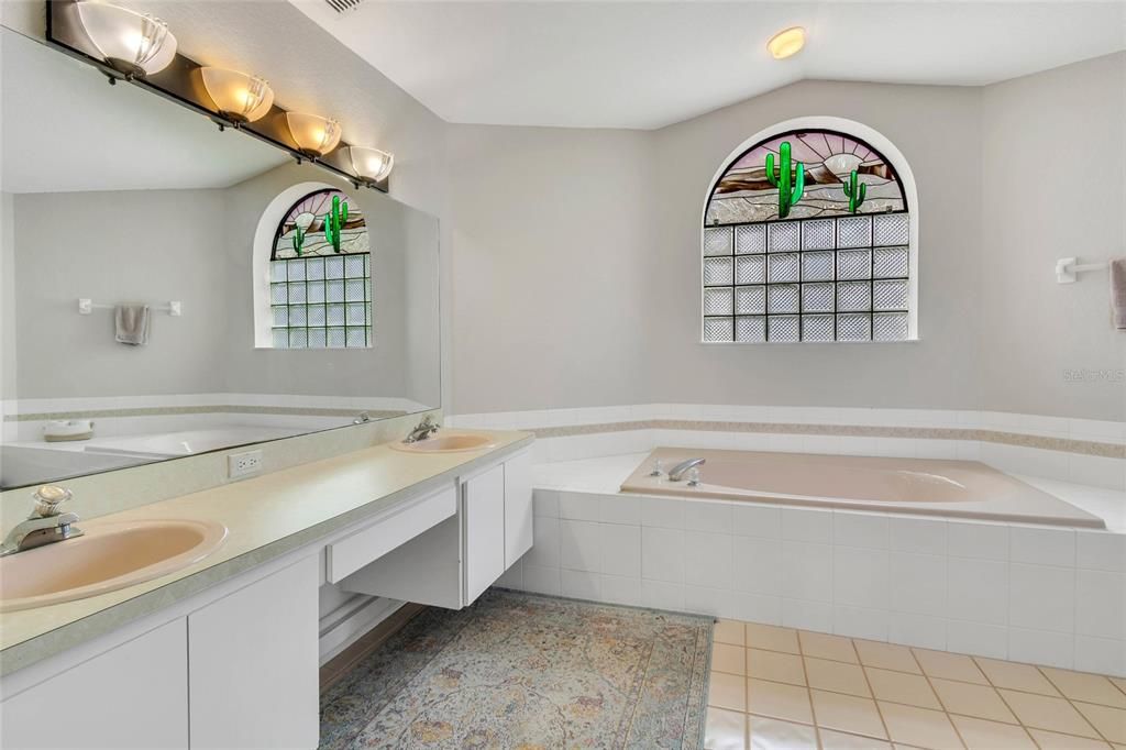 En Venta: $499,000 (3 camas, 3 baños, 2439 Pies cuadrados)