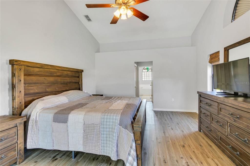 En Venta: $499,000 (3 camas, 3 baños, 2439 Pies cuadrados)